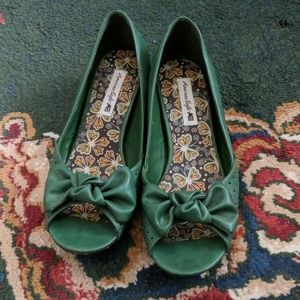 Green Peep-toe Sandals with Hidden Wedge